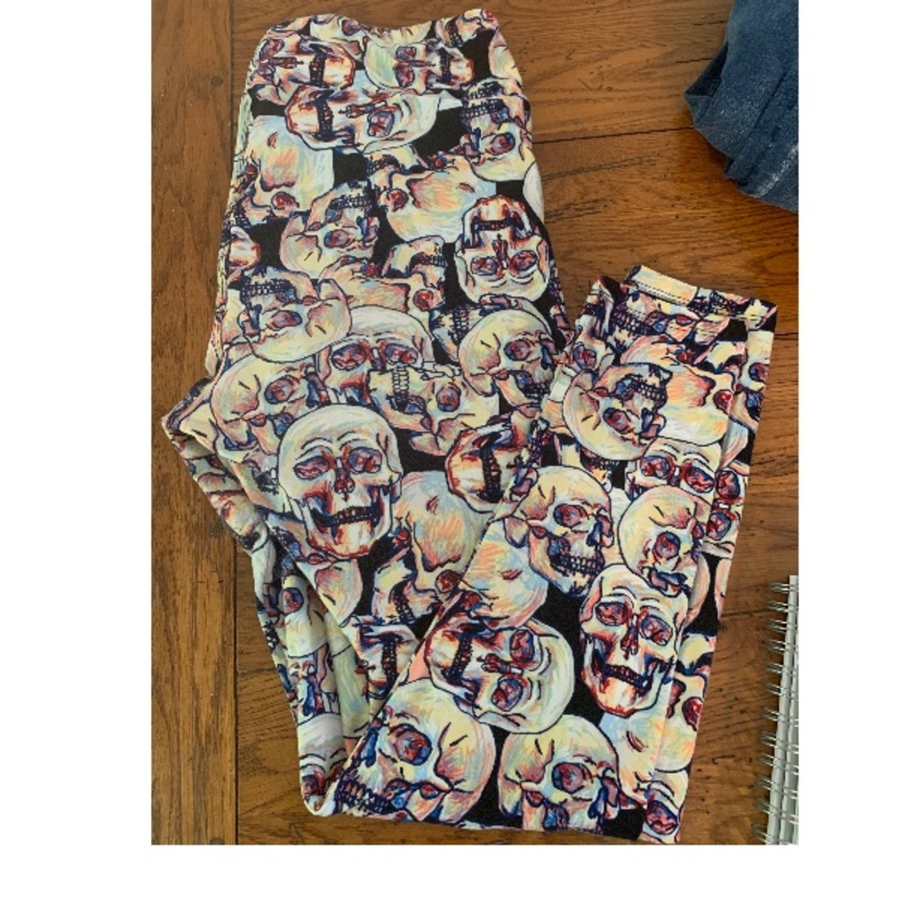 Lularoe skull leggings